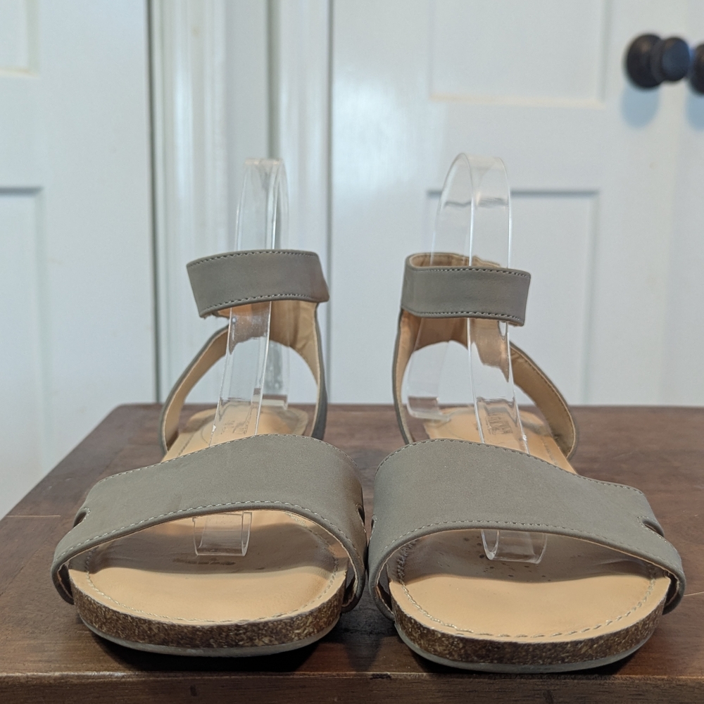 Adam Tucker Grayish Brown Sandals Women's 9 MALLY excellent Used Cond Me Too - Picture 5 of 8